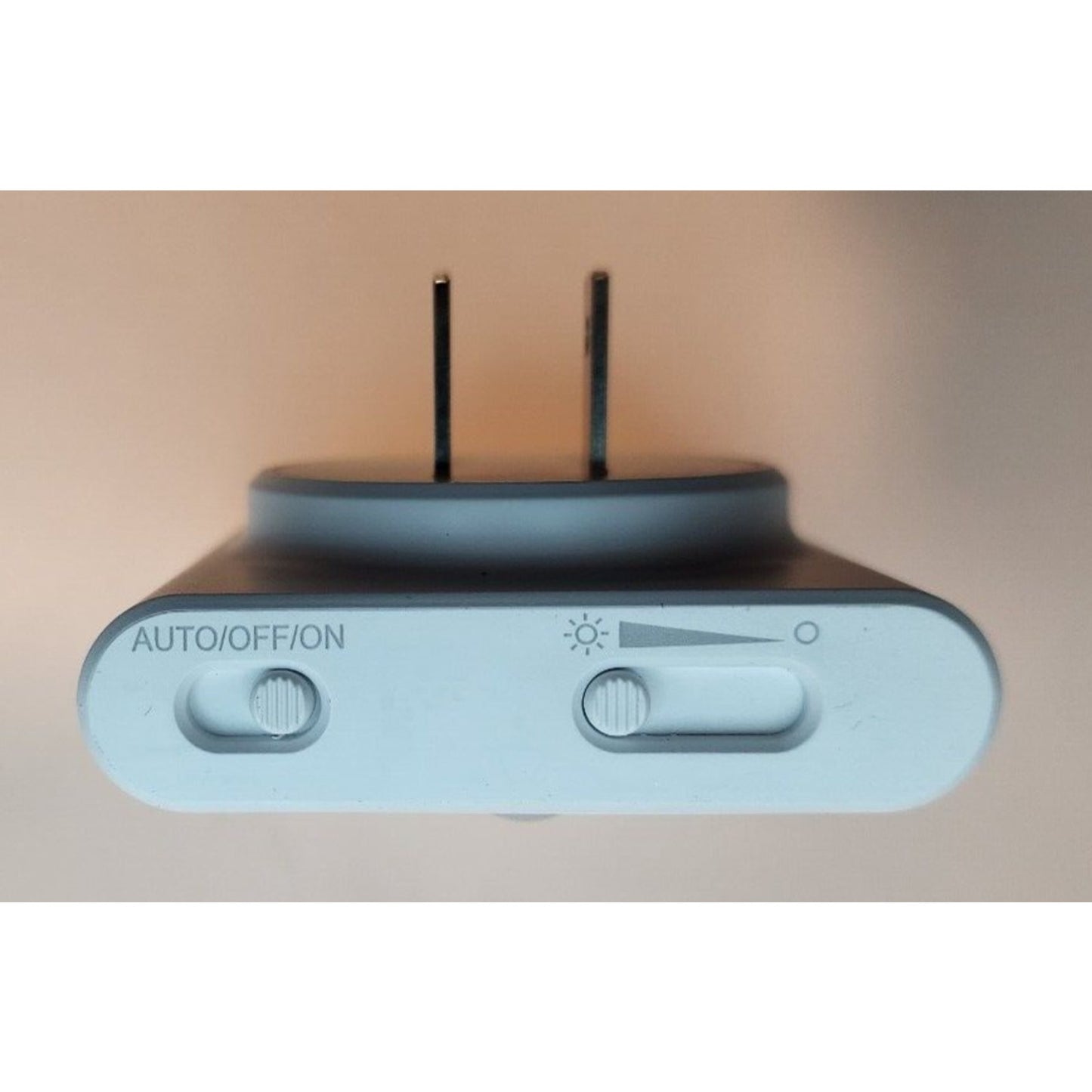 BriVIVI - Motion Sensor Night Light - Dusk to Dawn Sensor - Adjust. Brightness