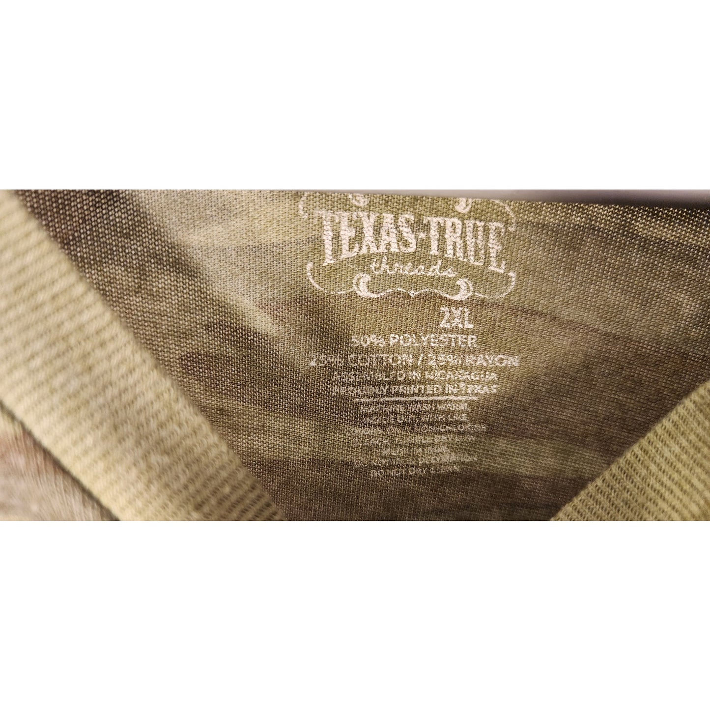 Texas True Threads 2XL Camo Short Sleeve Gold Flag Graphic Top