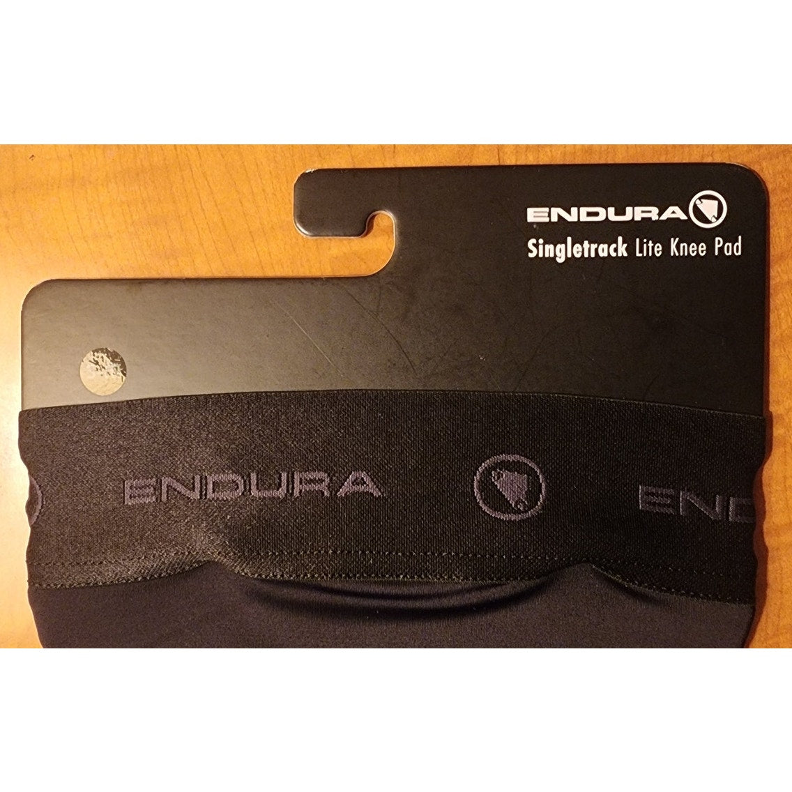 Endura Singletrack Lite Knee Pad - size s-m - Black