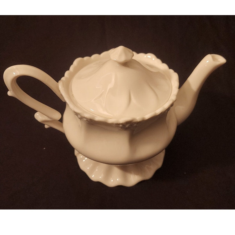 Grace's Teaware White Embossed Ribbed Porcelain Teapot 5 Inch Handle to Spout 9"