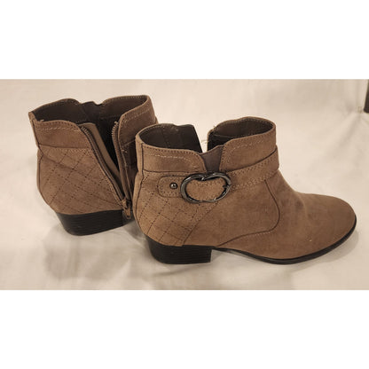 Unisa Women's 8.5 M Taupe Quilted Ankle Boots Side Zip Buckle Low Heel
