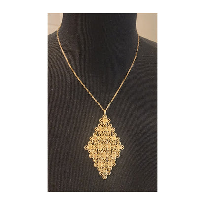 Sarah Coventry Gold‑Tone Filigree Statement Pendant Necklace 18” Chain Vintage