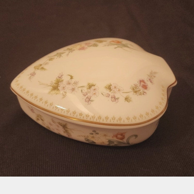 Vintage Wedgwood Mirabelle Fine Bone China Oval Trinket Dish Pin Tray England