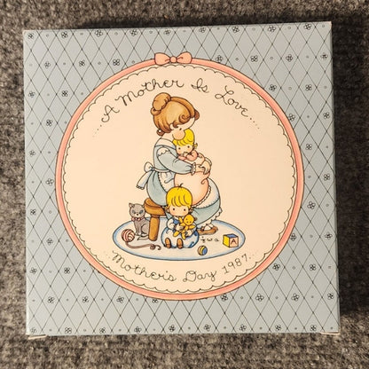 Vintage 1987 Avon Mothers Day Plate A Mother Is Love Porcelain Boxed