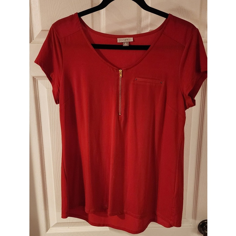 ROZ & ALI - M - Red Top with Zipper and fake Pocket - CUTE!!