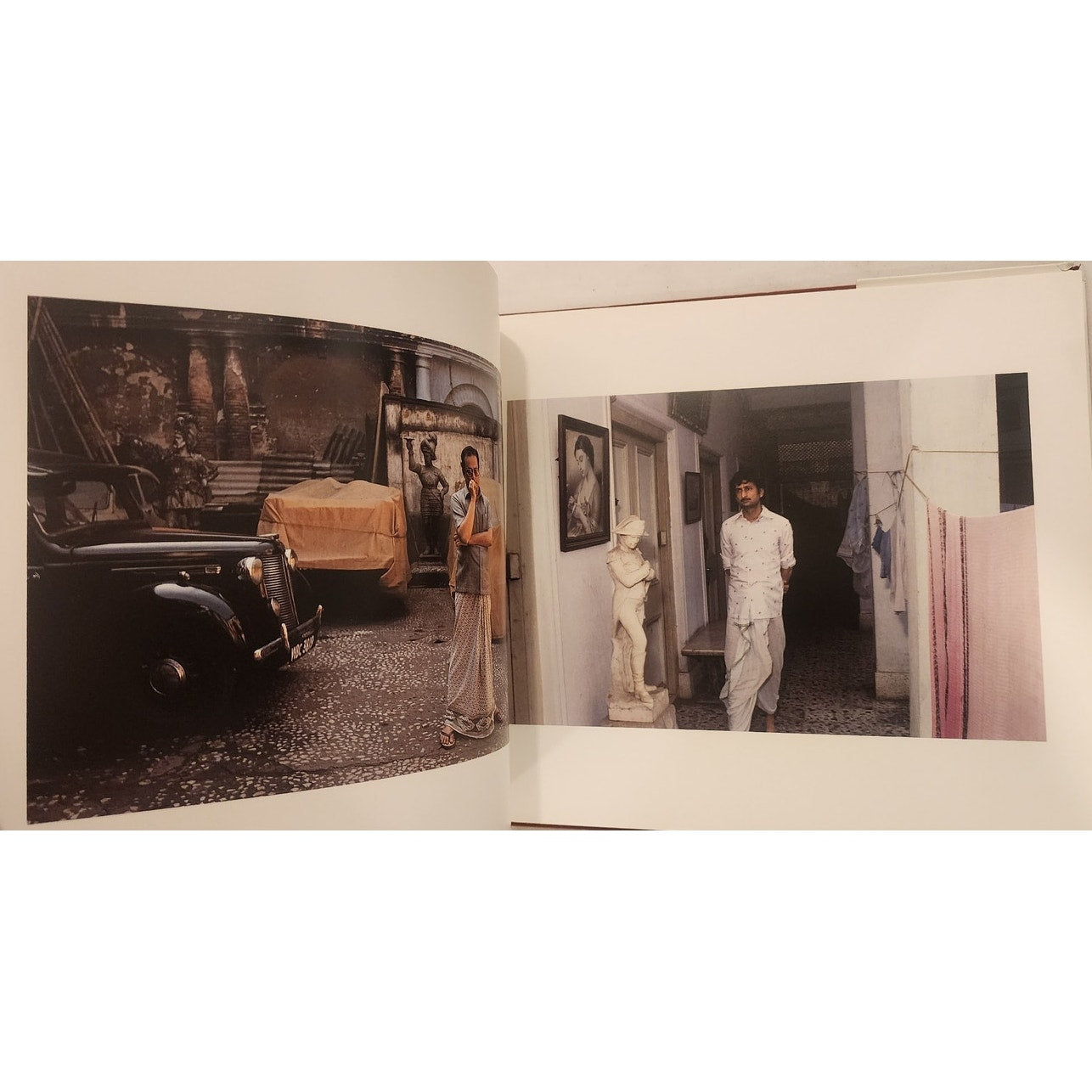 Calcutta: The Home and the Street – Raghubir Singh – Thames & Hudson