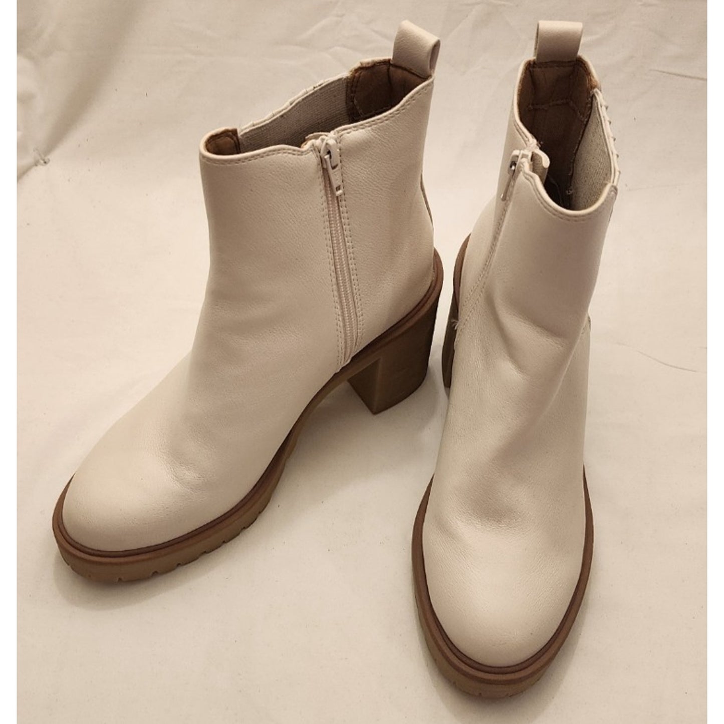 DV Dolce Vita - Jetta Ankle Platform Boots - women’s 9M - cream white/tan heel
