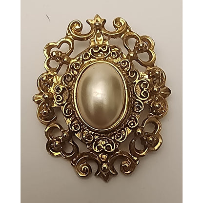 Faux Pearl - Scalloped Filigree Oval Brooch Pin - Gold Toned