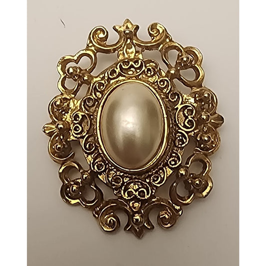Faux Pearl - Scalloped Filigree Oval Brooch Pin - Gold Toned