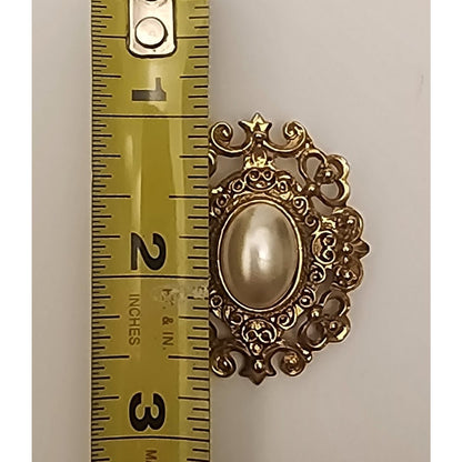 Faux Pearl - Scalloped Filigree Oval Brooch Pin - Gold Toned