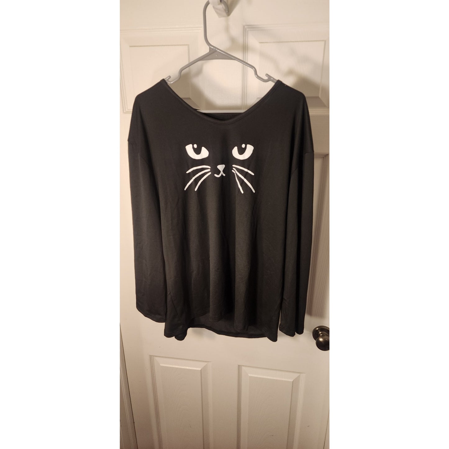 SHEIN Curve 1XL Black Cat Face Graphic Long Sleeve Top Pullover Shirt