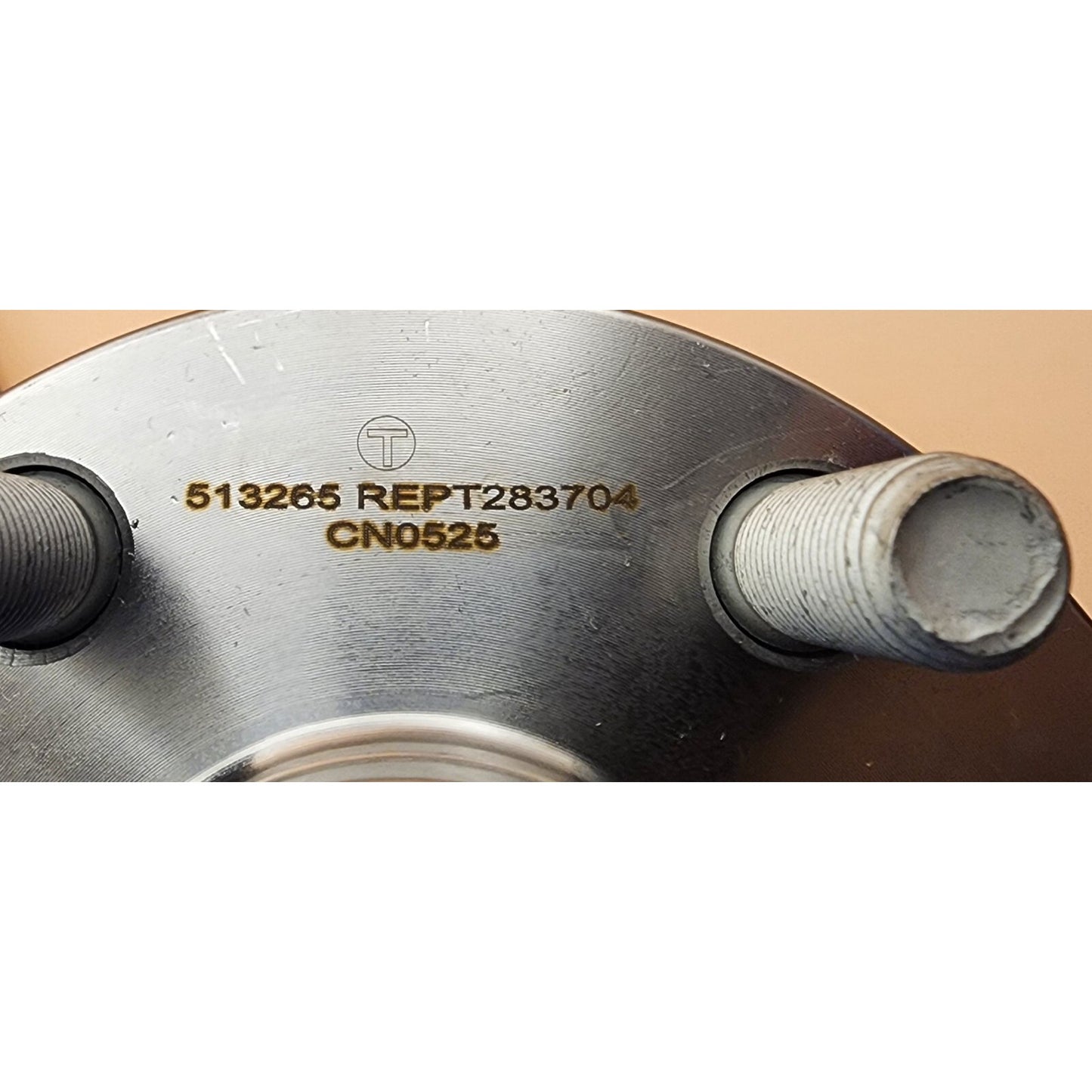 Set of 2 - Front Wheel Hub Assembly - REPT283704 - Fits 2004-2009 Toyota Prius