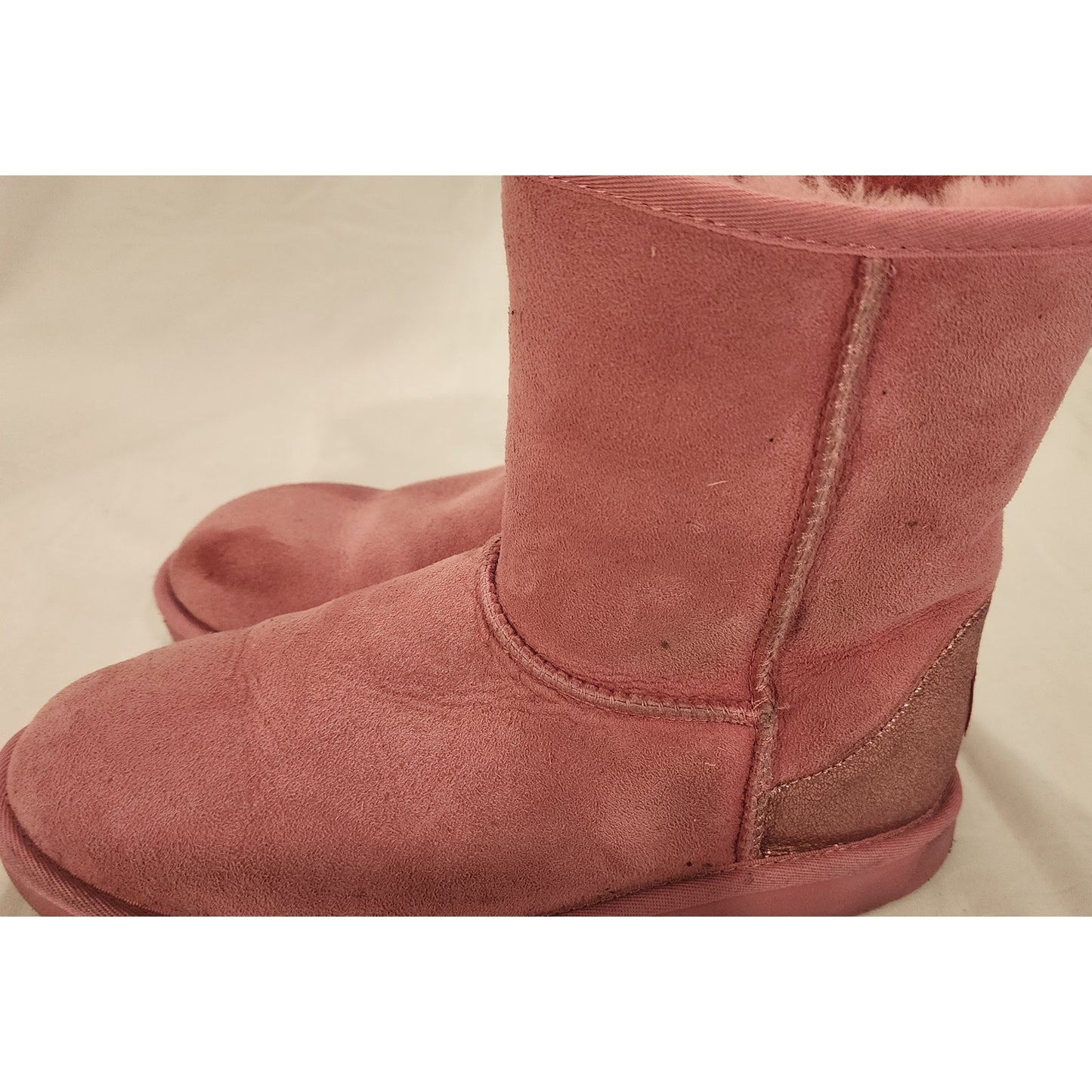 UGG Classic II Pink Glitz Youth Size 6 Boots Shimmer Heel Pink Shearling