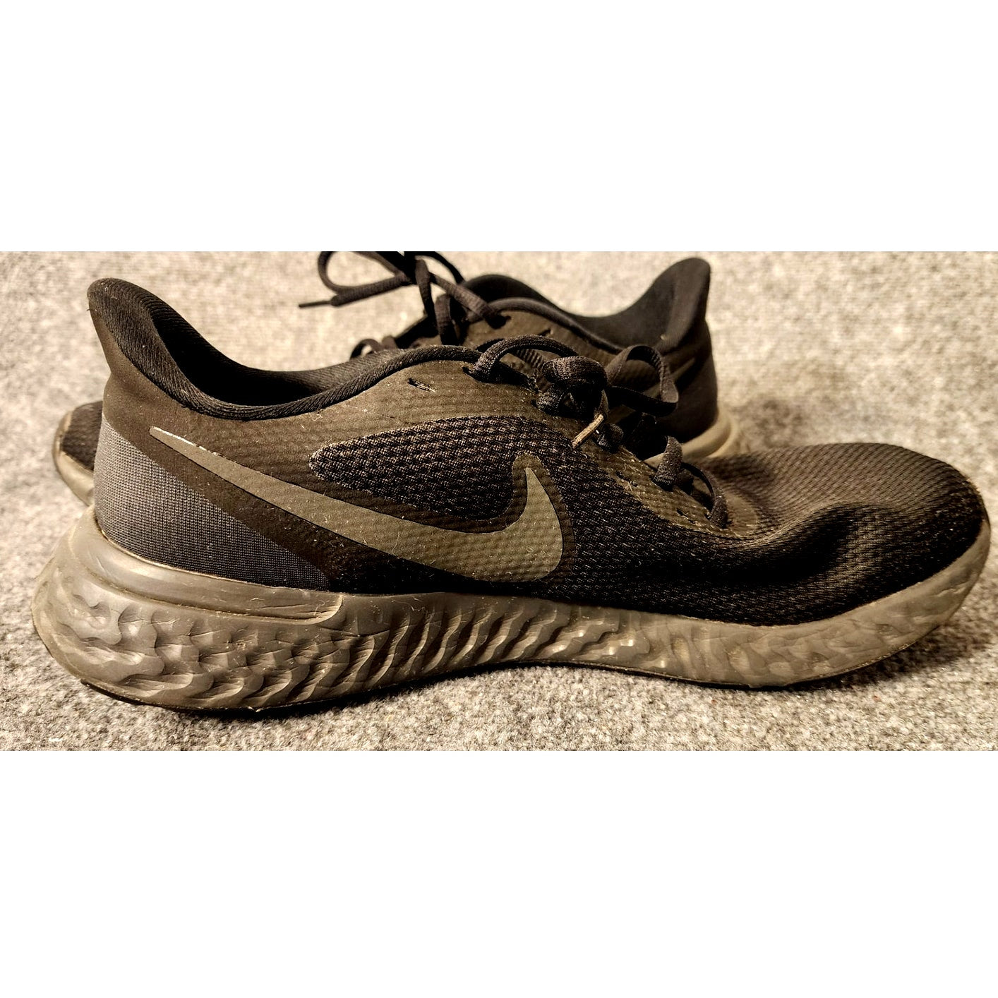 Nike Revolution 5 Black Anthracite Mens Size 11 Running Shoes BQ3204-001