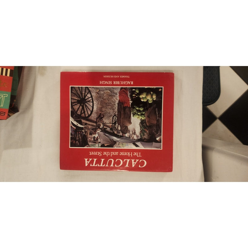 Calcutta: The Home and the Street – Raghubir Singh – Thames & Hudson
