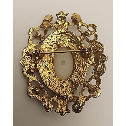 Faux Pearl - Scalloped Filigree Oval Brooch Pin - Gold Toned