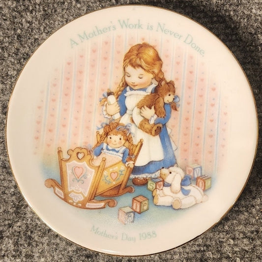 Vintage 1988 Avon Mothers Day Plate A Mothers Work Is Never Done Porcelain Boxed