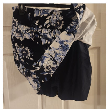 S.C. & CO. - Blue and White Skorts - Cute - Great Shape - XL