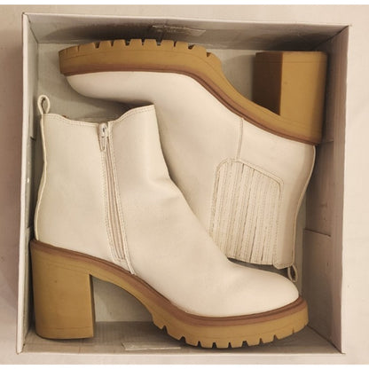 DV Dolce Vita - Jetta Ankle Platform Boots - women’s 9M - cream white/tan heel