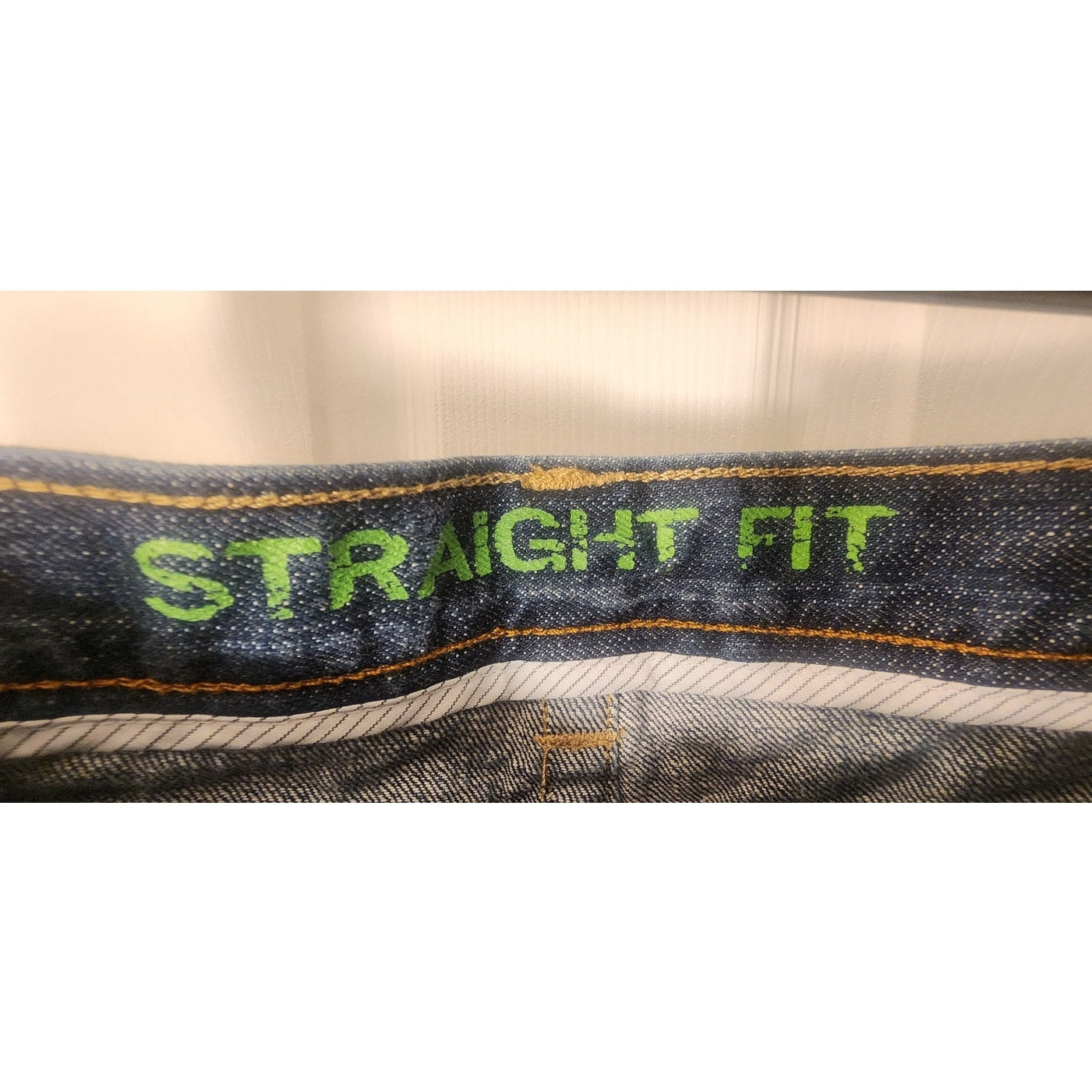 Wrangler Men's Straight Fit Jeans Size 38x32 Blue Denim Classic Five-Pocket