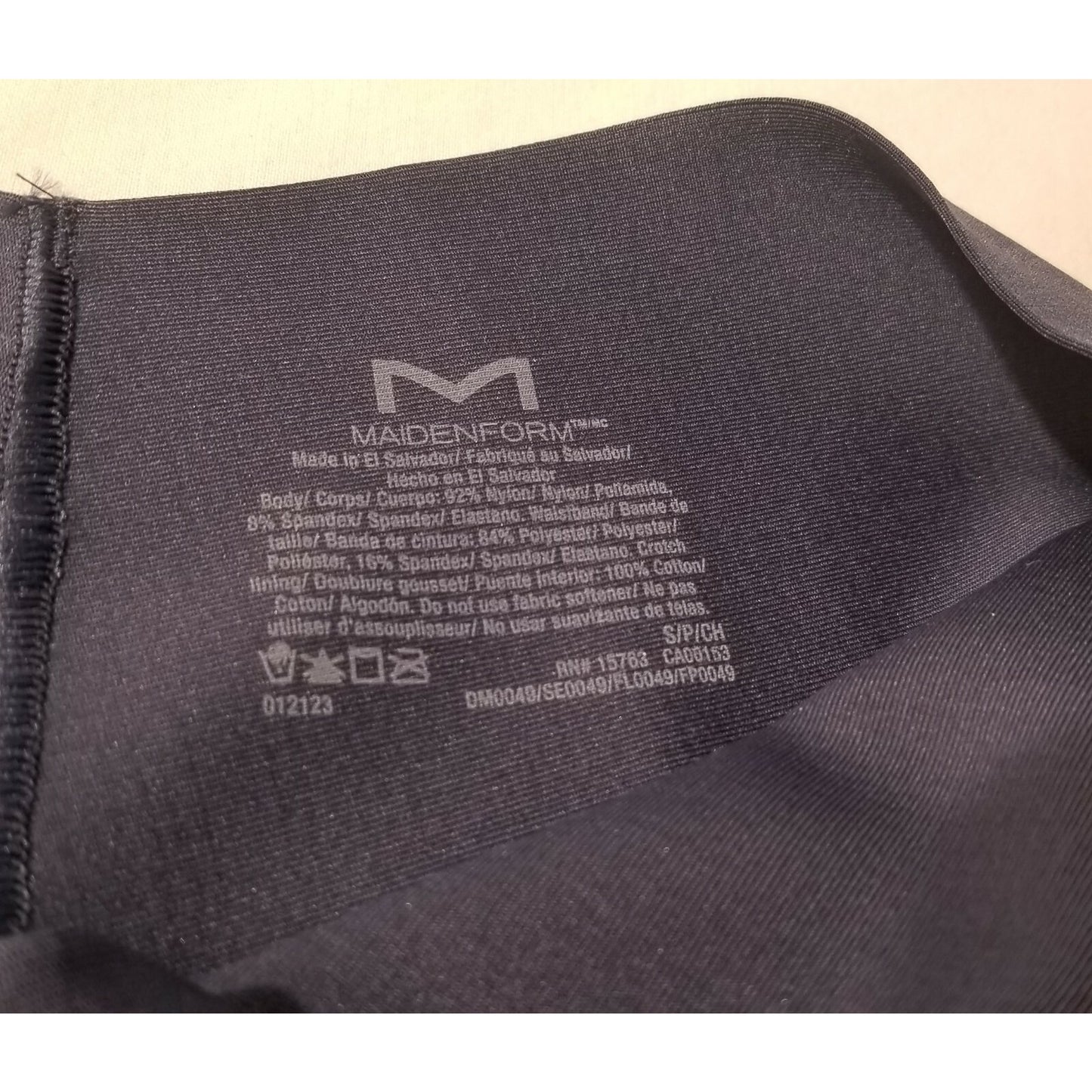 Maidenform Lace - Shaping - Thong Panties -Womens Everyday- Navy - Small
