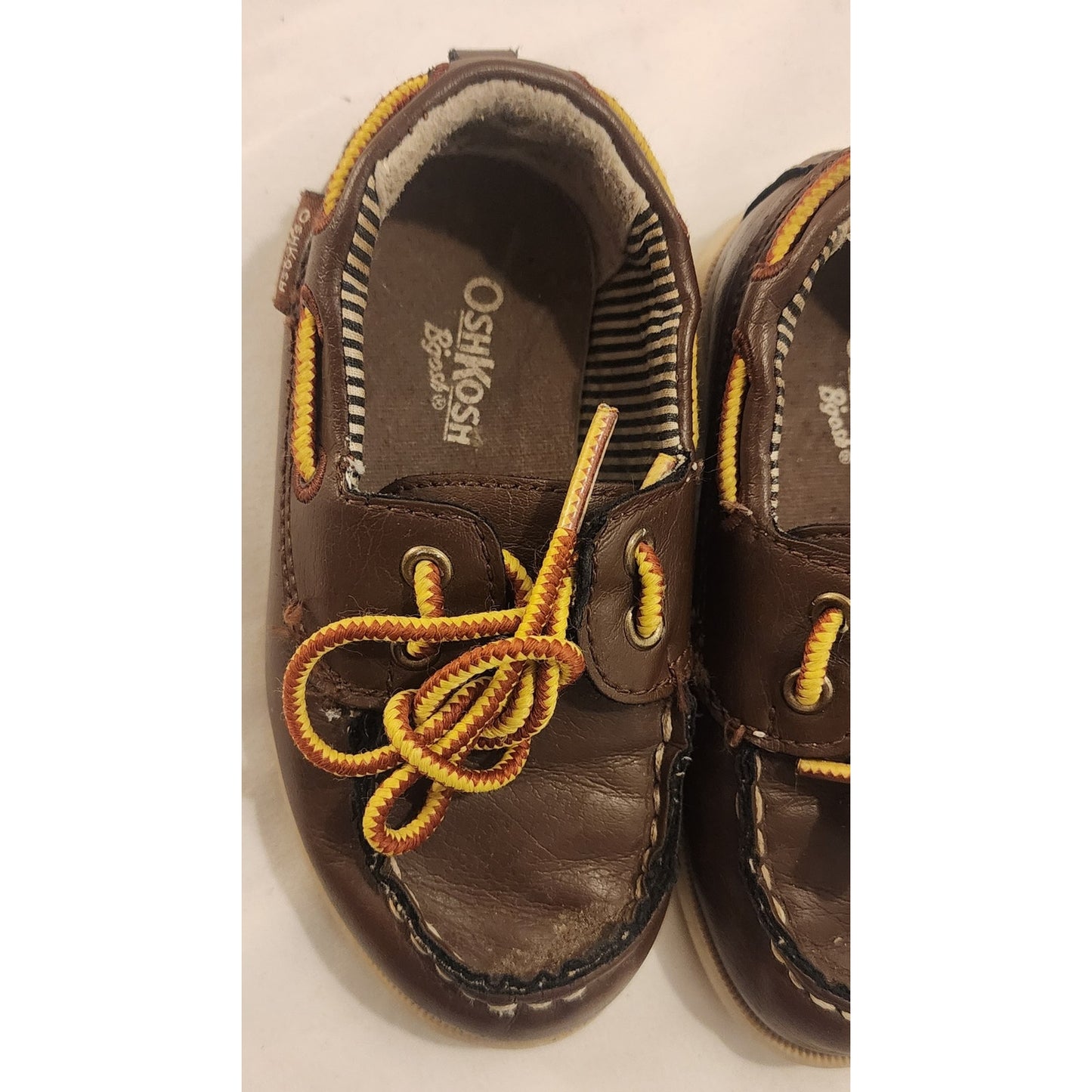 OshKosh B’gosh Toddler Boat Shoes Brown – Size 7 – Good Condition
