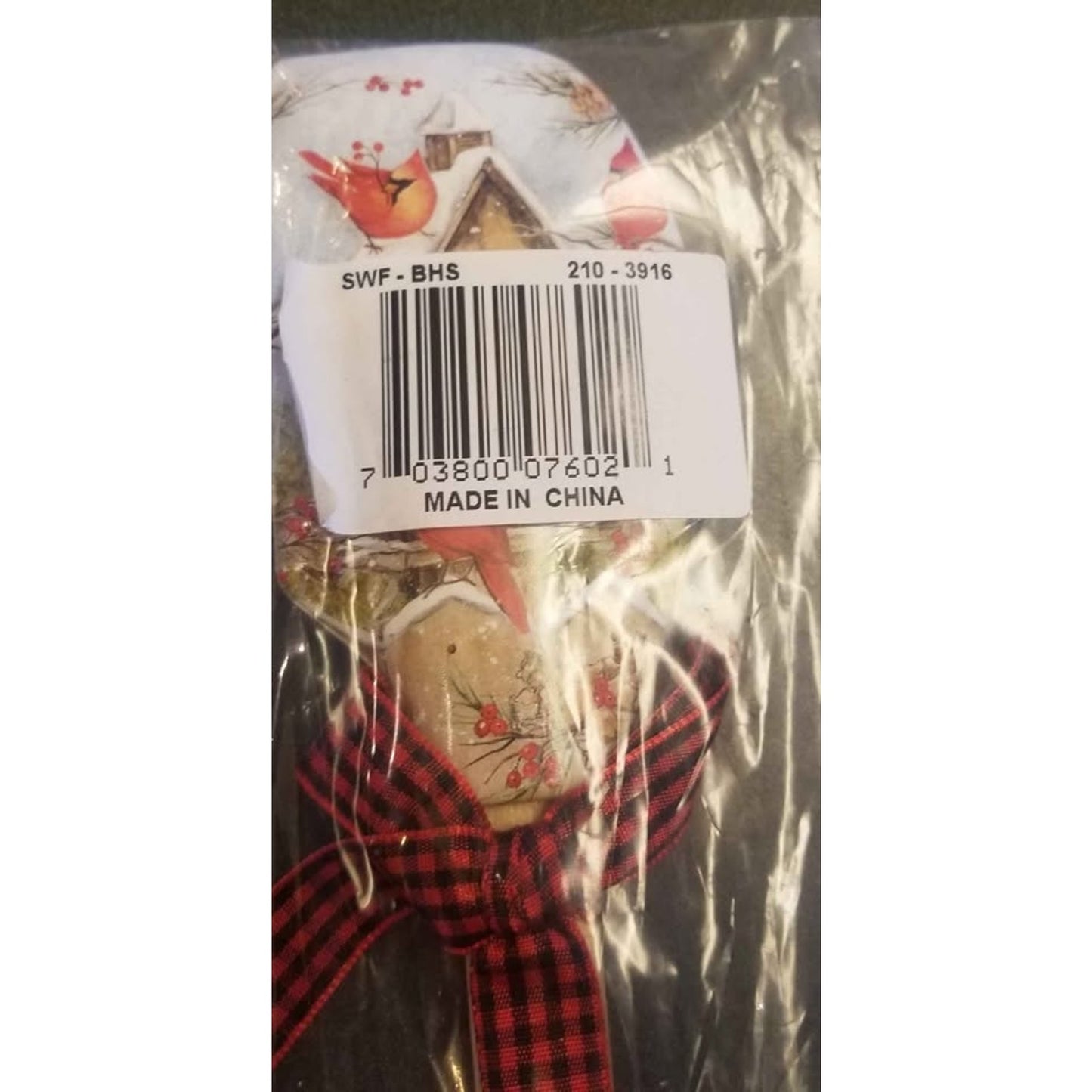 Rubber spatula with cardinal and bird house design