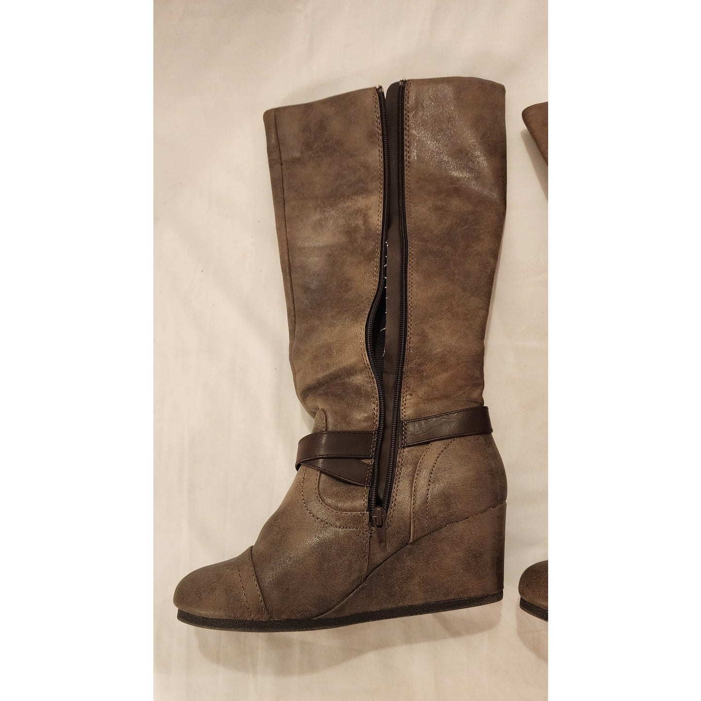 City Classified Taupe Knee High Wedge Boots Buckle Strap Detail Women's Size 9