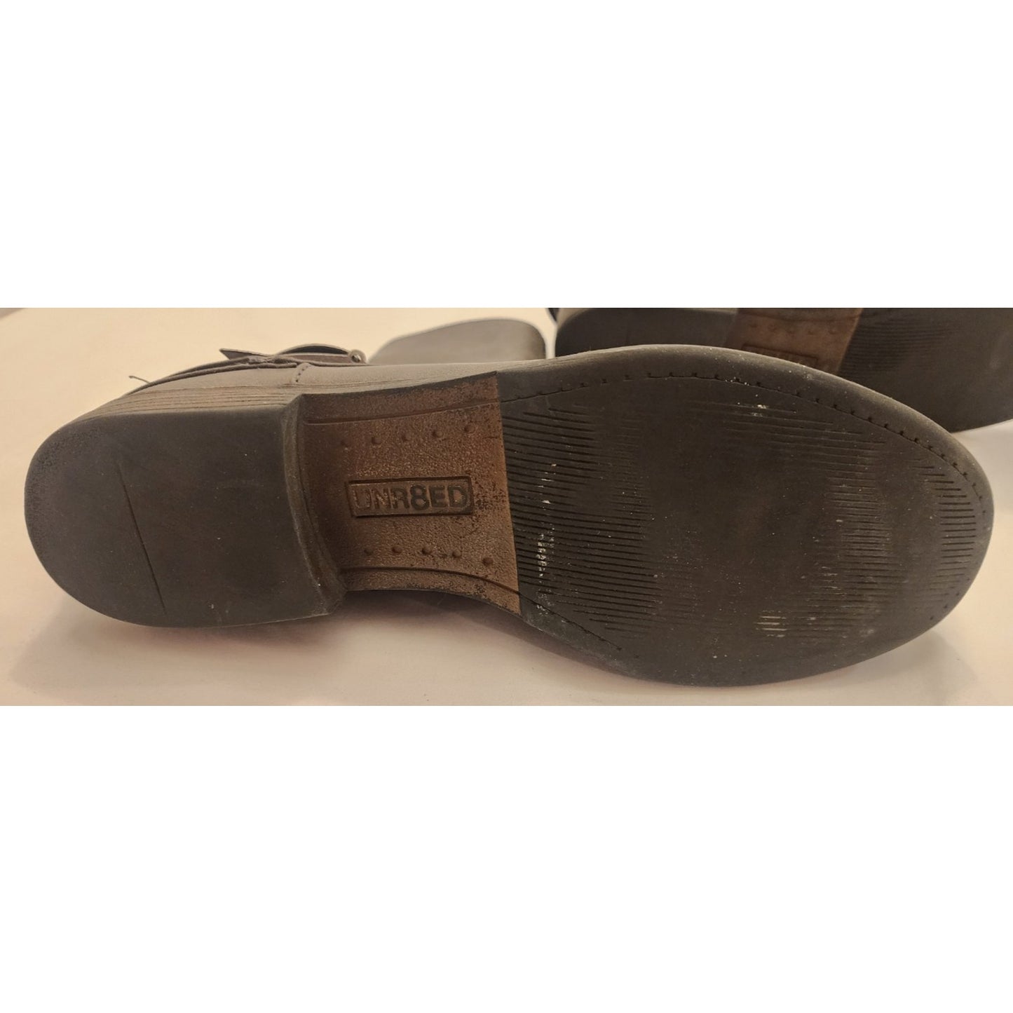 UnR8ted - Sz 9M - *Barcelona* - Grey Buckle - Ankle Booties