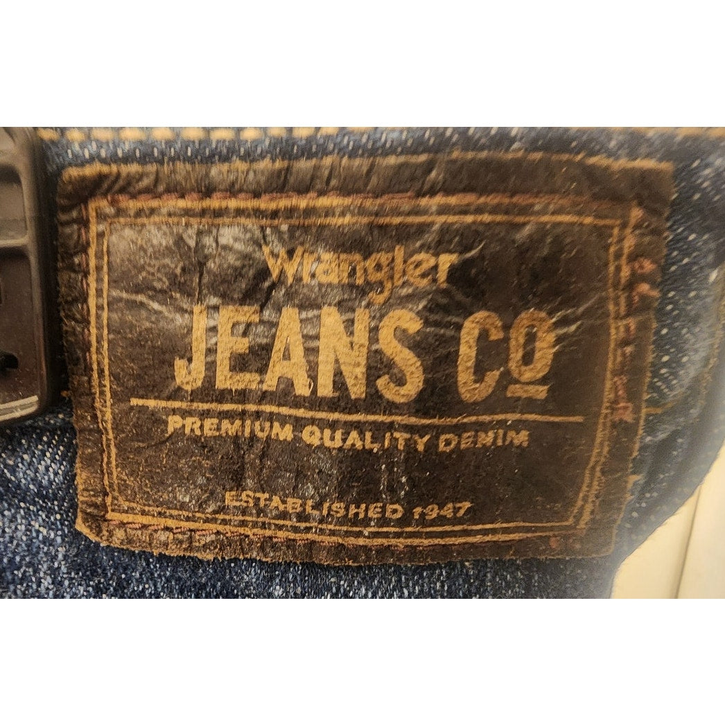 Wrangler Men's Straight Fit Jeans Size 38x32 Blue Denim Classic Five-Pocket