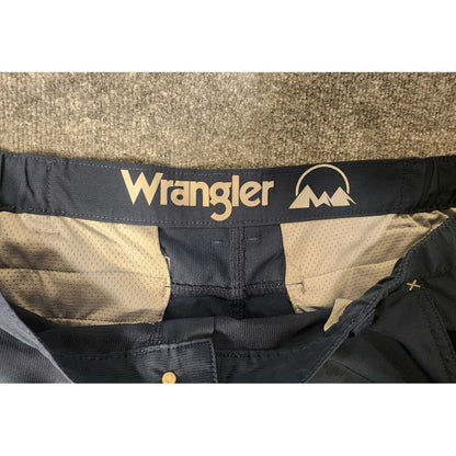 Wrangler Mens Size 42 Outdoor Performance Utility Shorts Elastic Waist NW946MB