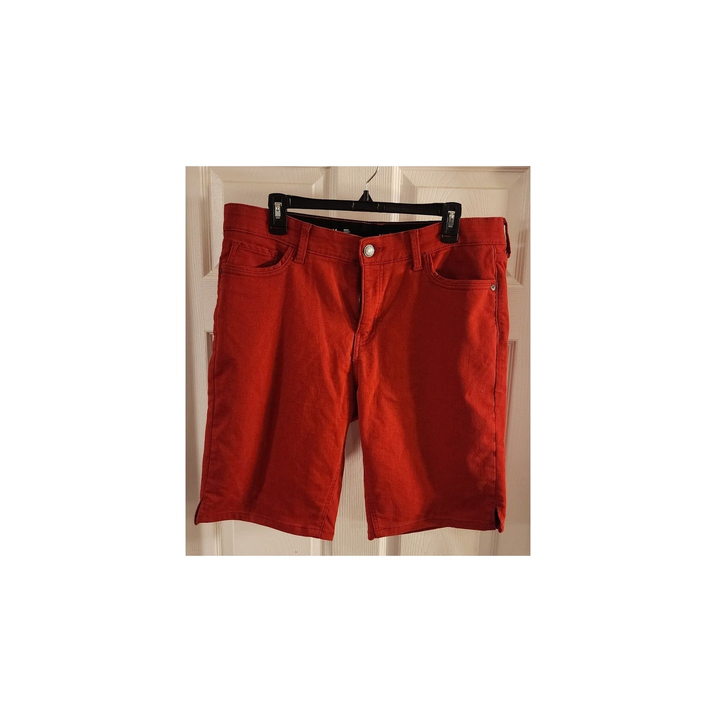Liz Claiborne - Mid Rise - Sara Shorts in Red - Size 14