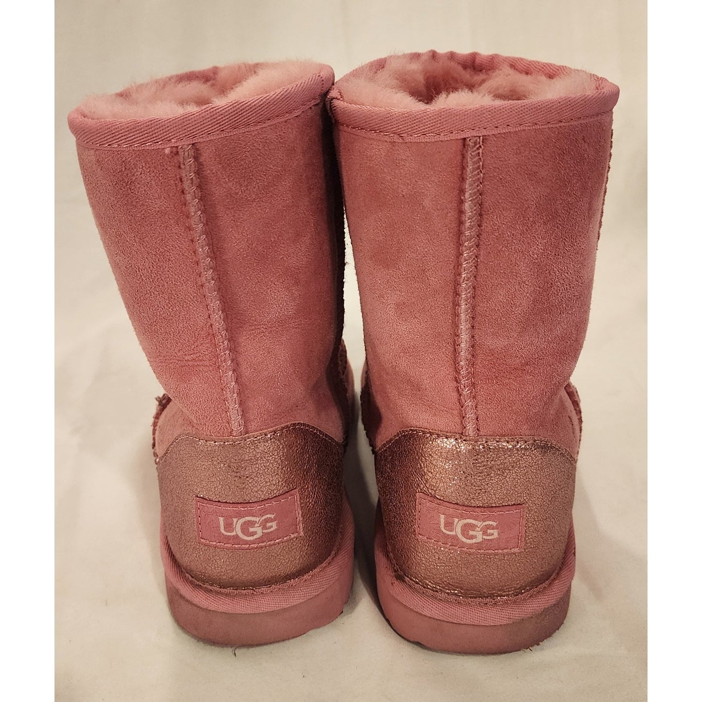 UGG Classic II Pink Glitz Youth Size 6 Boots Shimmer Heel Pink Shearling