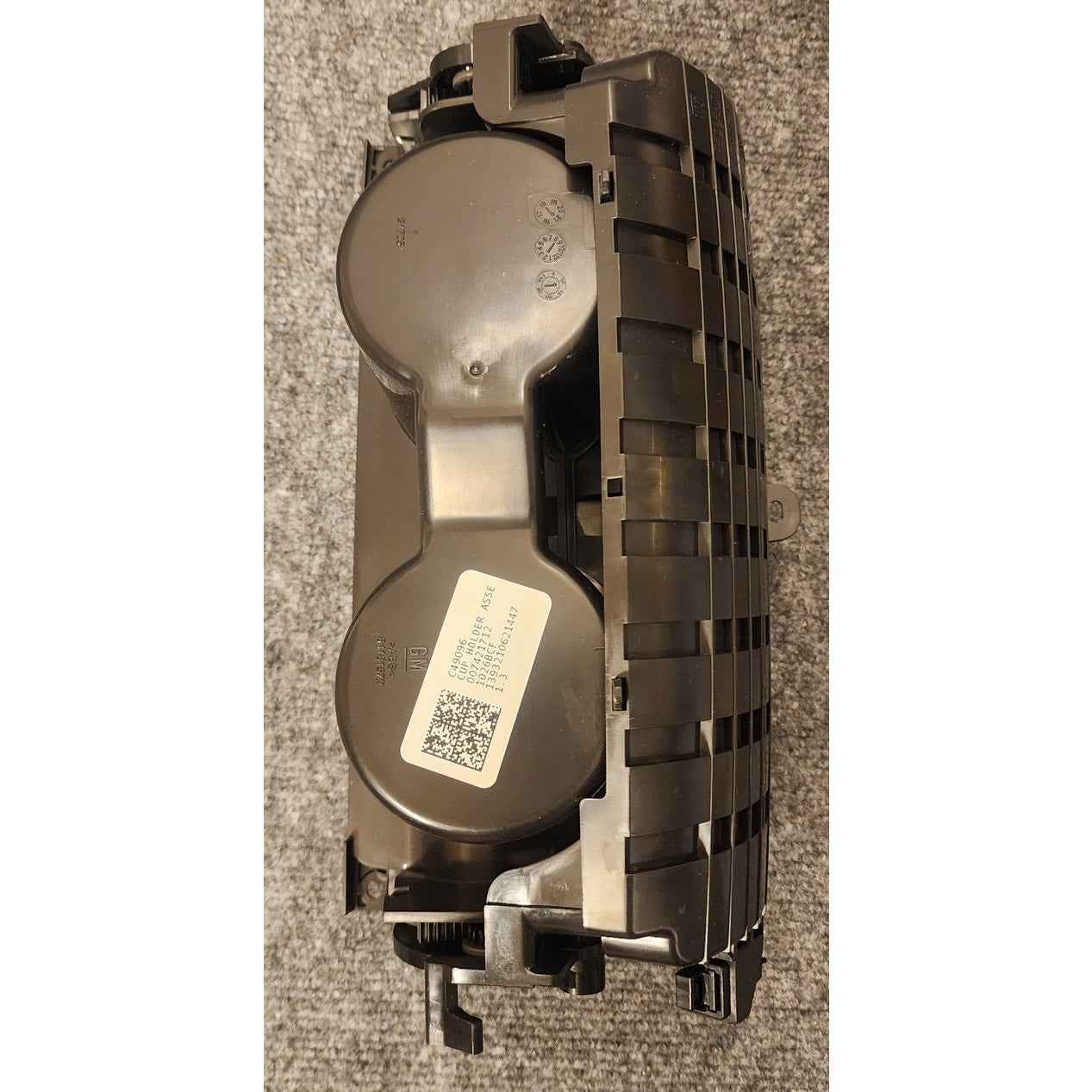 New OEM GM Buick Enclave Front Floor Console Dual Cup Holder Assembly 84683861