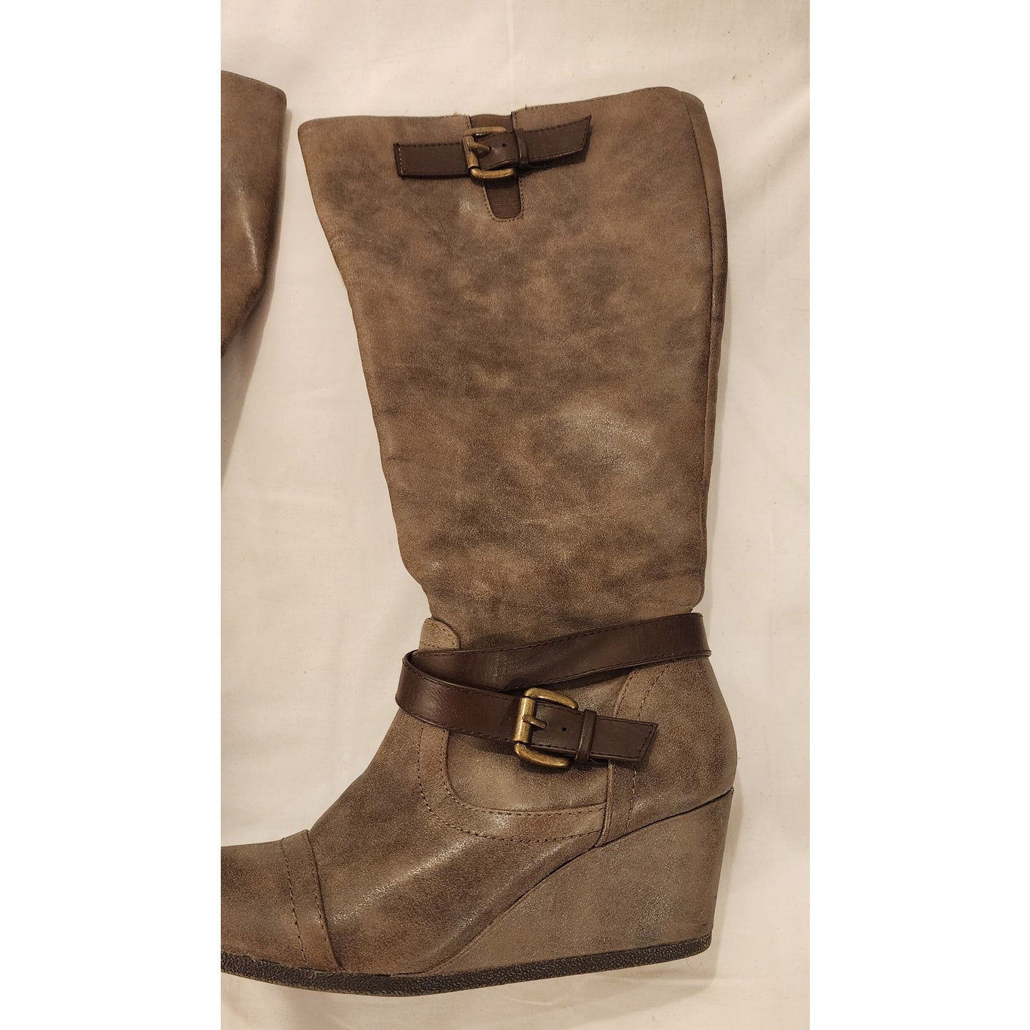 City Classified Taupe Knee High Wedge Boots Buckle Strap Detail Women's Size 9