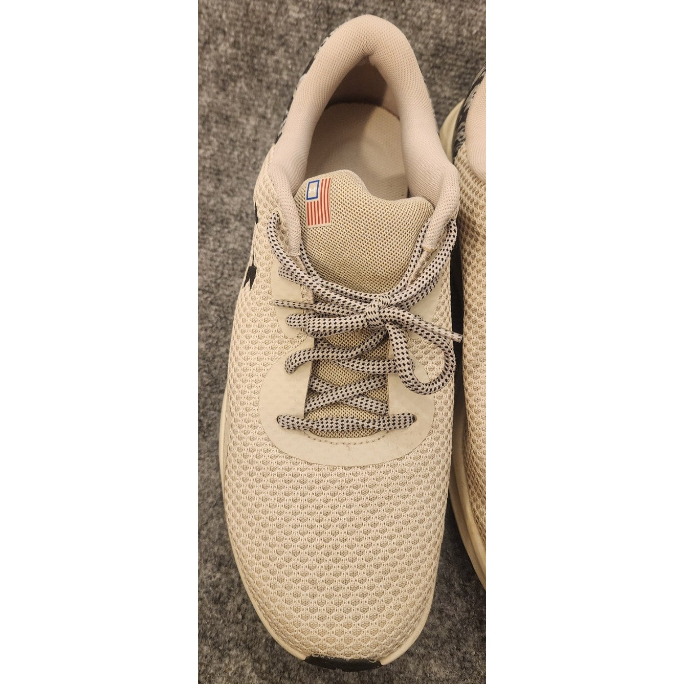 Under Armour Mens Athletic Running Shoes Size 11 Lightly Used